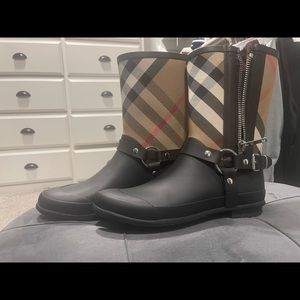 Burberry Womens 11 Rainboots